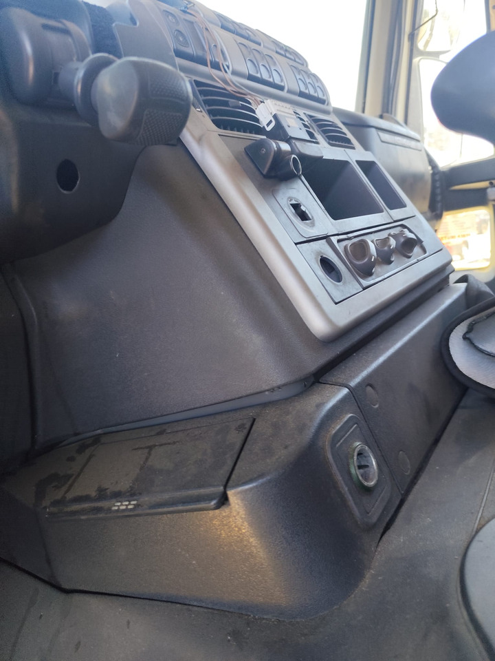 Камион с кран, Самосвал камион IVECO STRALIS CUBE 190S33: снимка 26