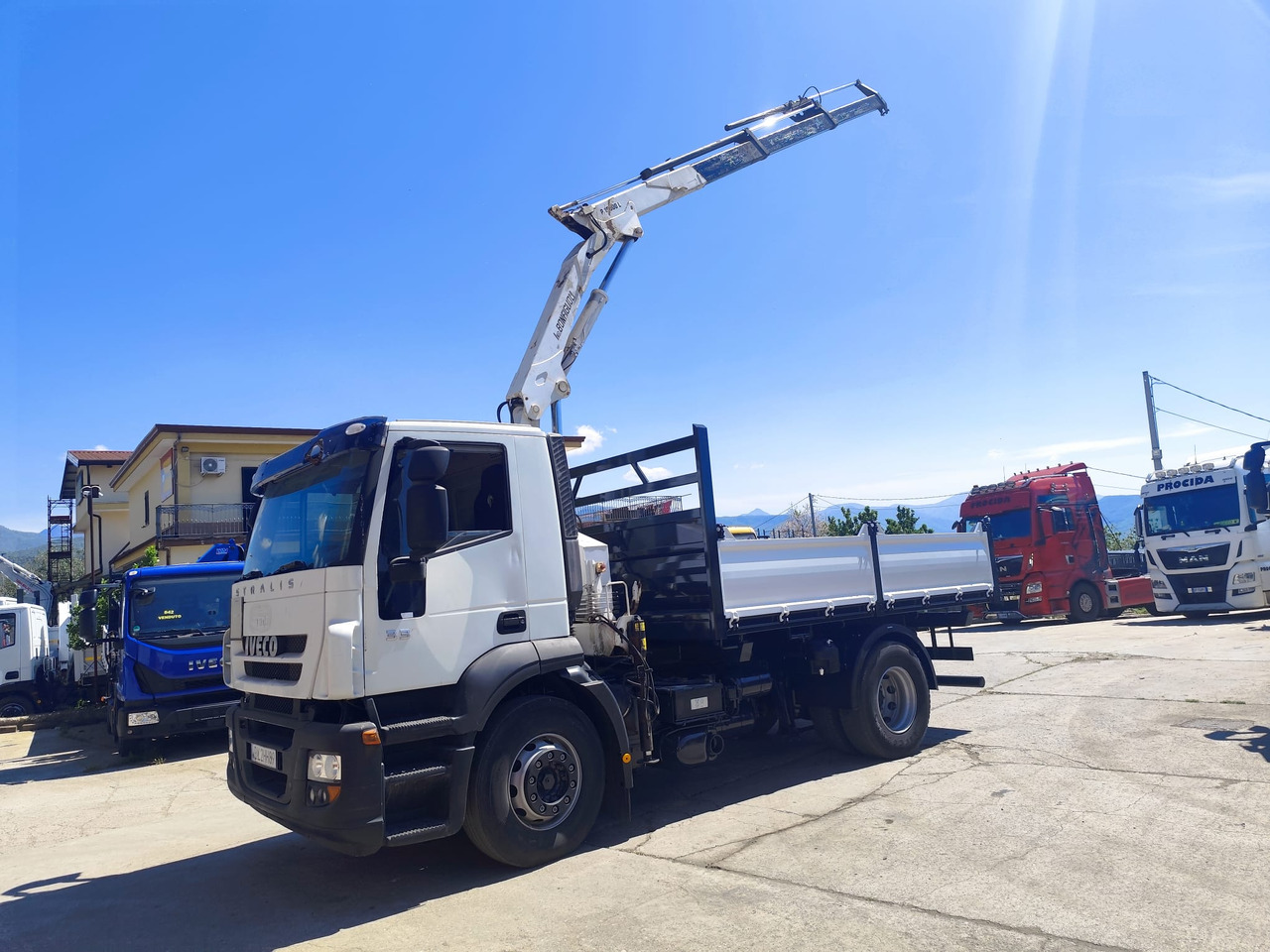 Камион с кран, Самосвал камион IVECO STRALIS CUBE 190S33: снимка 25