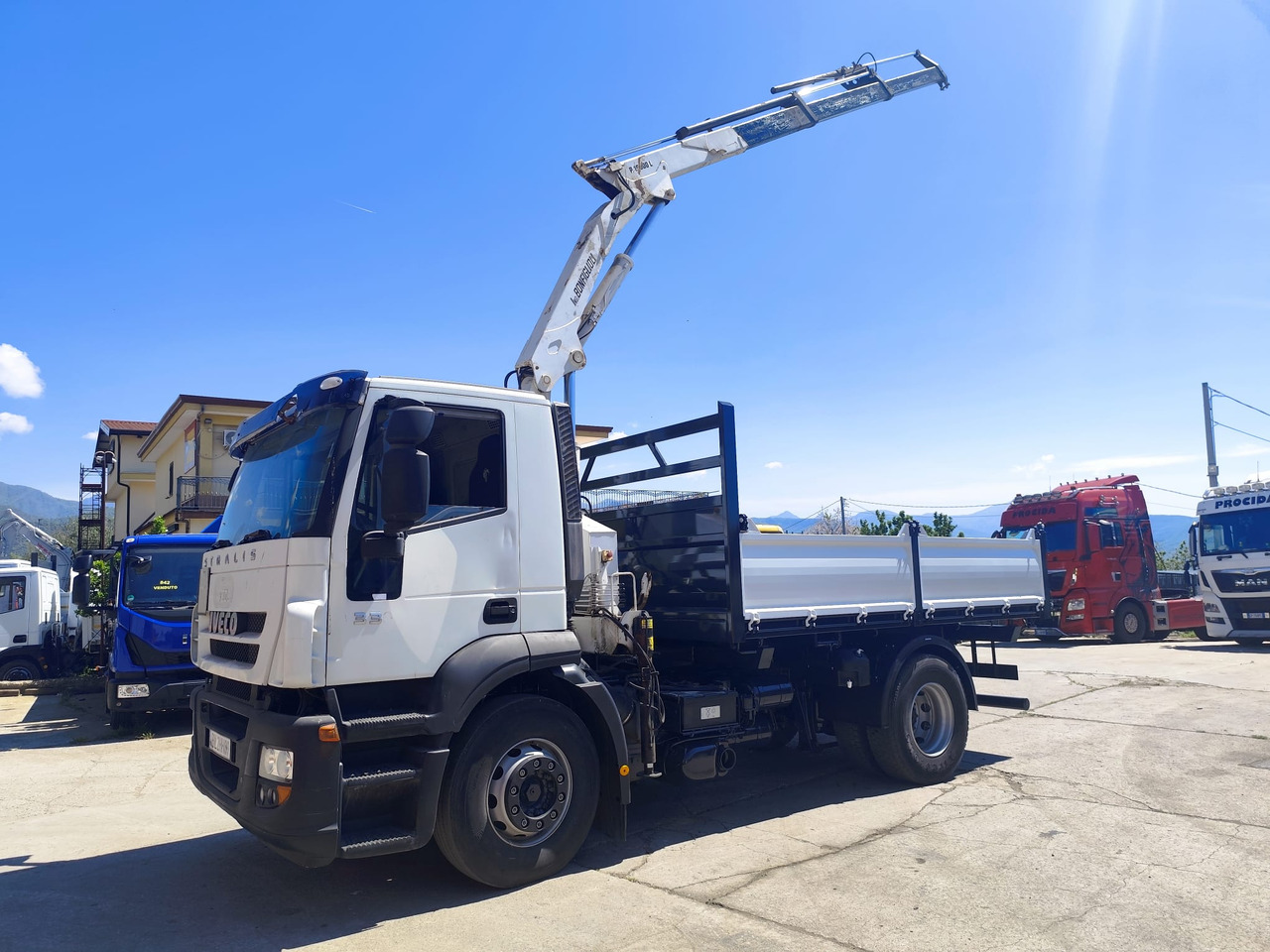 Камион с кран, Самосвал камион IVECO STRALIS CUBE 190S33: снимка 16