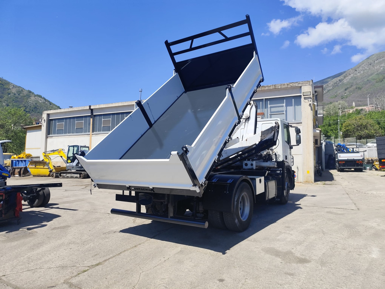 Камион с кран, Самосвал камион IVECO STRALIS CUBE 190S33: снимка 10