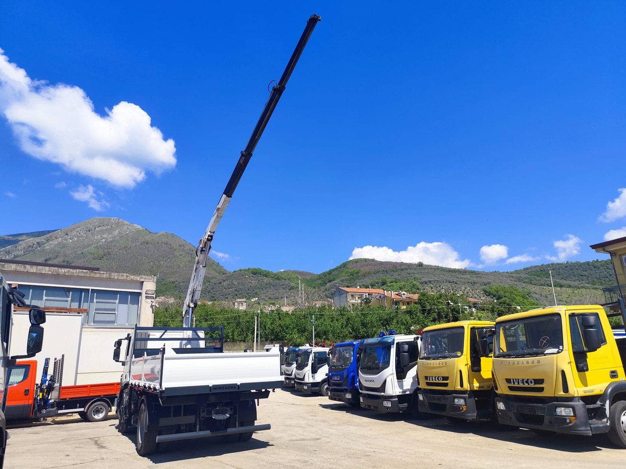 Камион с кран, Самосвал камион IVECO STRALIS CUBE 190S33: снимка 18