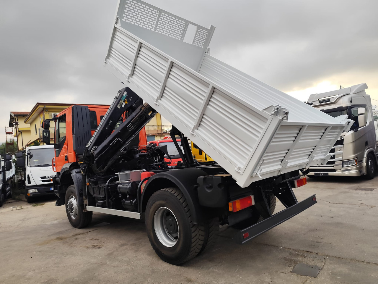 IVECO TRAKKER 190T36 - Камион с кран, Самосвал камион: снимка 5 IVECO TRAKKER 190T36 - Камион с кран, Самосвал камион: снимка 5