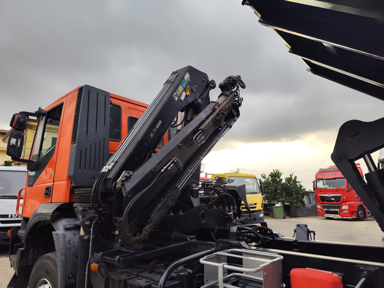 IVECO TRAKKER 190T36 - Камион с кран, Самосвал камион: снимка 3 IVECO TRAKKER 190T36 - Камион с кран, Самосвал камион: снимка 3