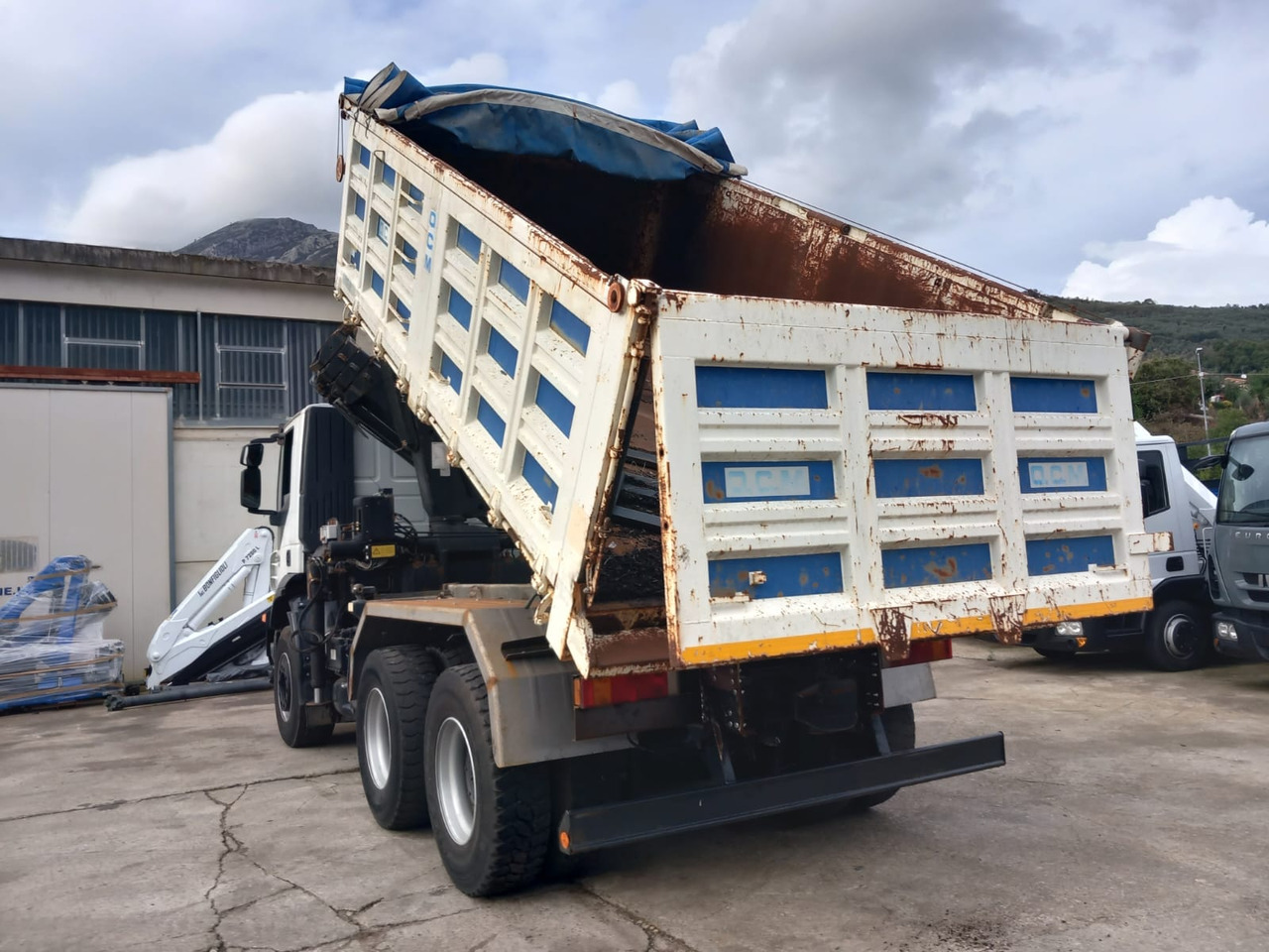 Лизинг на IVECO TRAKKER 260T36 IVECO TRAKKER 260T36: снимка 8