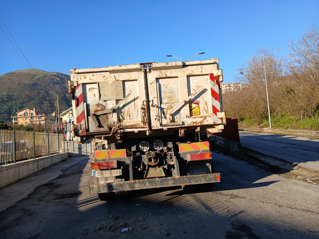 Камион с кран IVECO TRAKKER 260T36: снимка 8