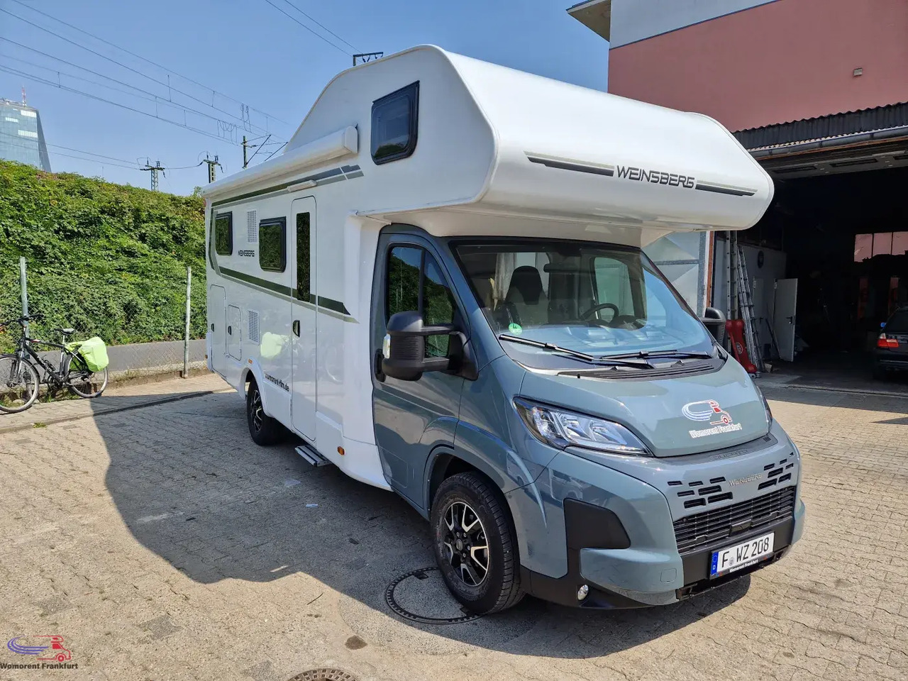 Wohnmobil Weinsberg CaraHome 650 MEG - Алковен кемпер: снимка 1 Wohnmobil Weinsberg CaraHome 650 MEG - Алковен кемпер: снимка 1