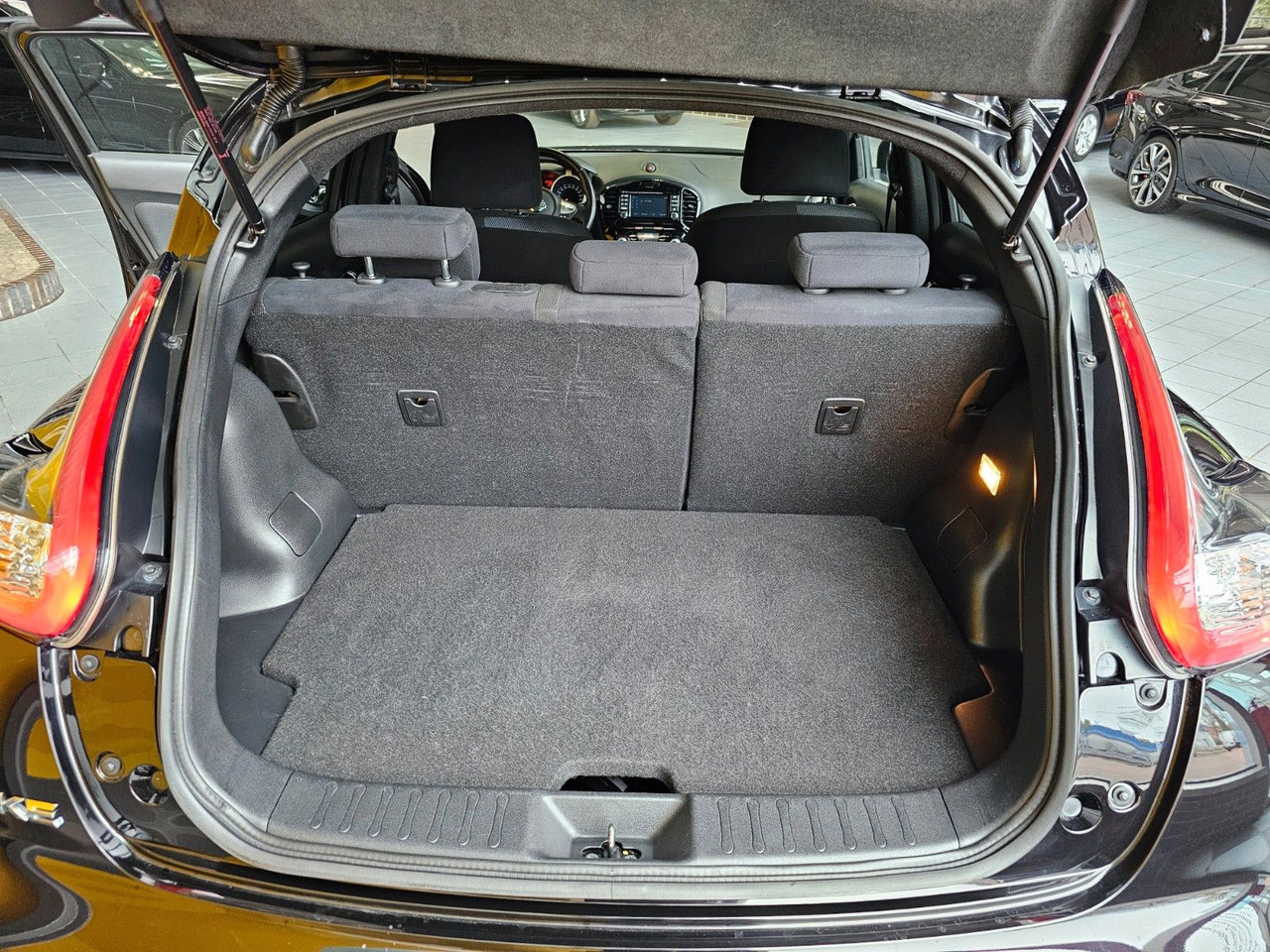 Джип Nissan Juke 1.2 DIG-T 360 / Navi / Ganzjahresreifen: снимка 18