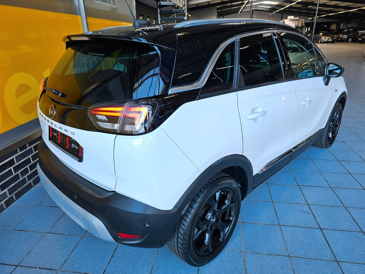 Opel Crossland 1.2 AT Ultimate Navi Kamera LED HuD - Седан: снимка 3 Opel Crossland 1.2 AT Ultimate Navi Kamera LED HuD - Седан: снимка 3
