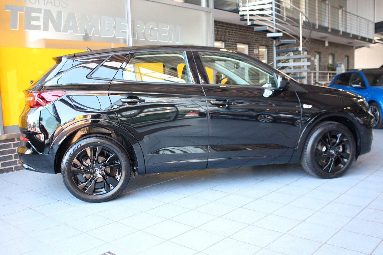 Opel Grandland 1.2 Turbo GS Line LED Kamera Sitzheiz. - Джип: снимка 3 Opel Grandland 1.2 Turbo GS Line LED Kamera Sitzheiz. - Джип: снимка 3