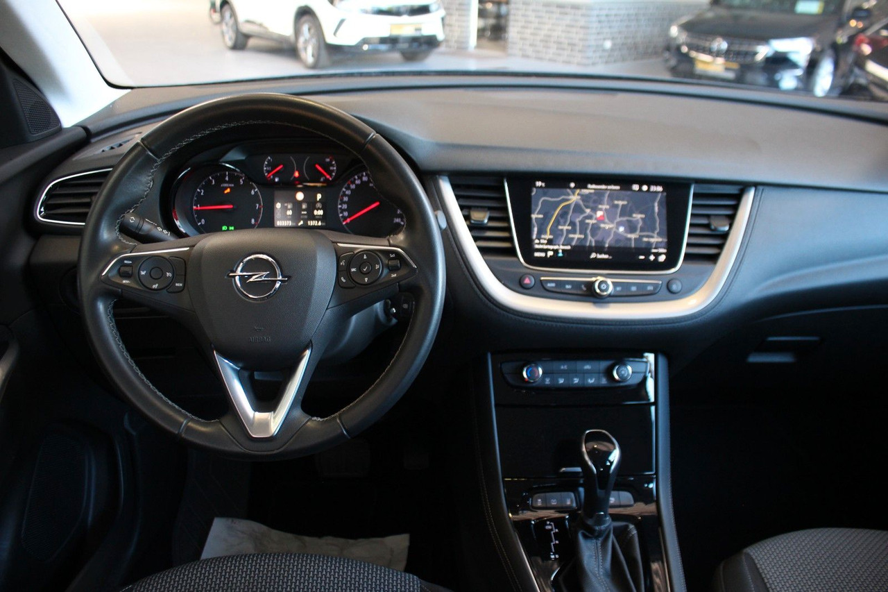 Джип Opel Grandland Edition 1.2 Automatik Navi PDC v+h LED: снимка 12