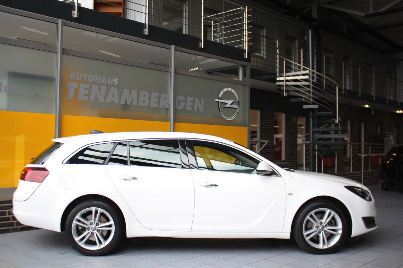 Opel Insignia A Business Innovation 4x4 Leder AHK ACC - Лек автомобил: снимка 3 Opel Insignia A Business Innovation 4x4 Leder AHK ACC - Лек автомобил: снимка 3