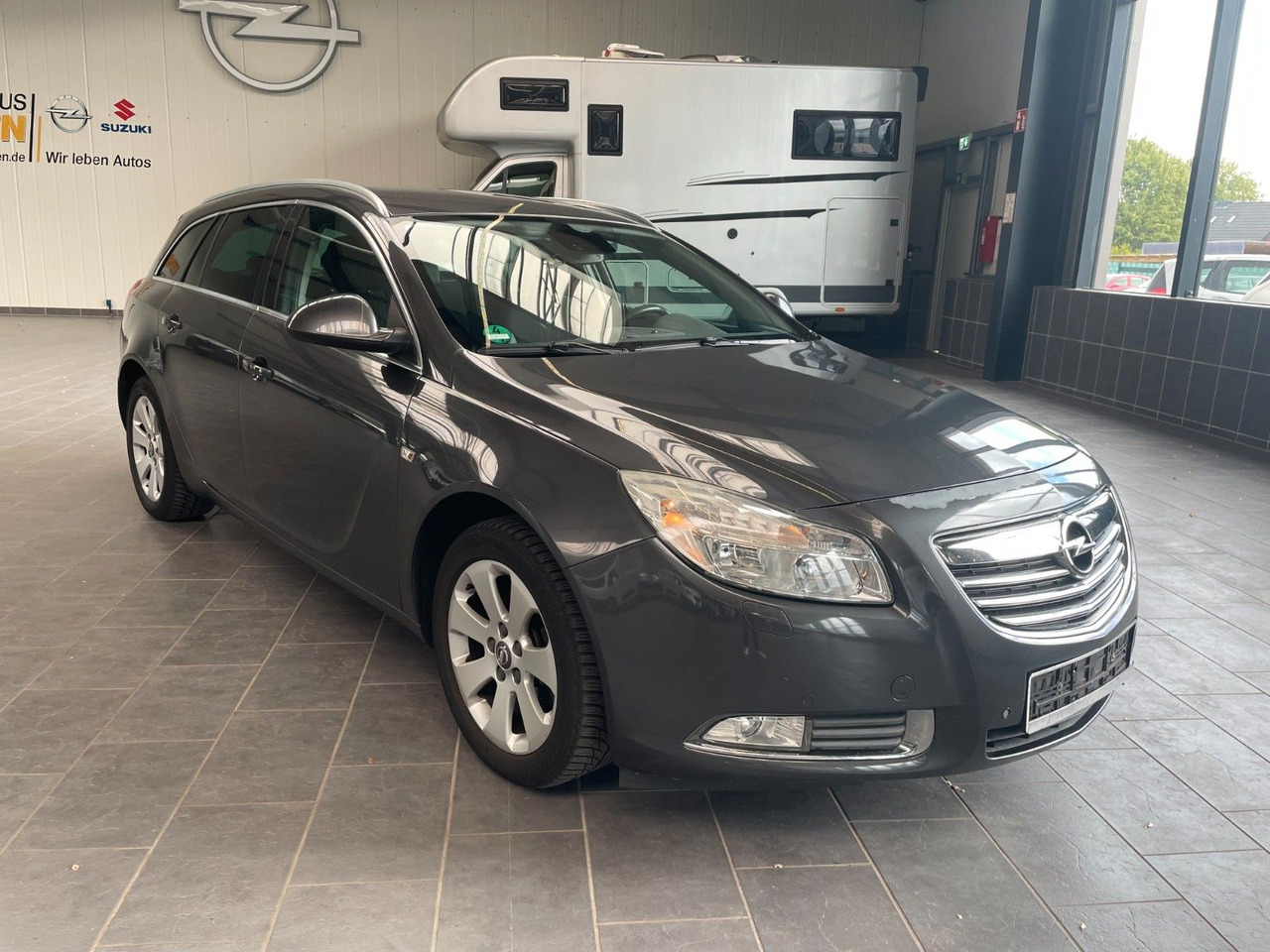 Opel Insignia A Sports Tourer 150 Jahre Opel AHK - Комби: снимка 1 Opel Insignia A Sports Tourer 150 Jahre Opel AHK - Комби: снимка 1