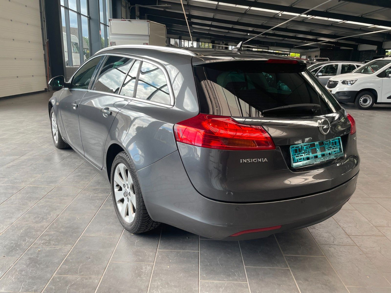 Opel Insignia A Sports Tourer 150 Jahre Opel AHK - Комби: снимка 4 Opel Insignia A Sports Tourer 150 Jahre Opel AHK - Комби: снимка 4