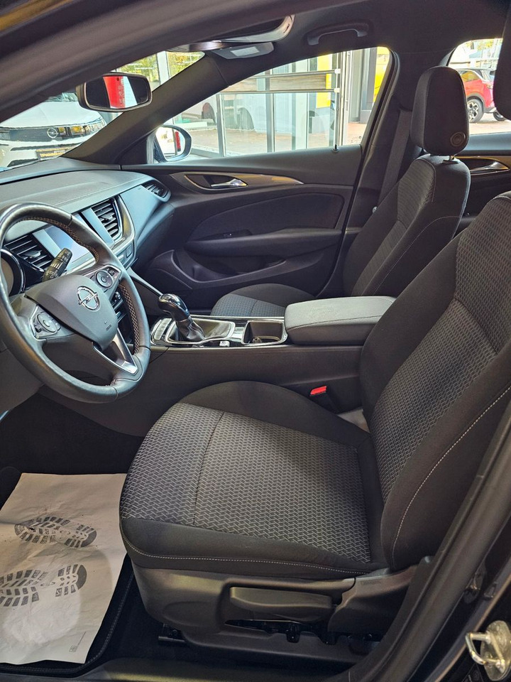 Opel Insignia B ST SHZ LHzg Carplay PDC Spurassistent - Комби: снимка 5 Opel Insignia B ST SHZ LHzg Carplay PDC Spurassistent - Комби: снимка 5