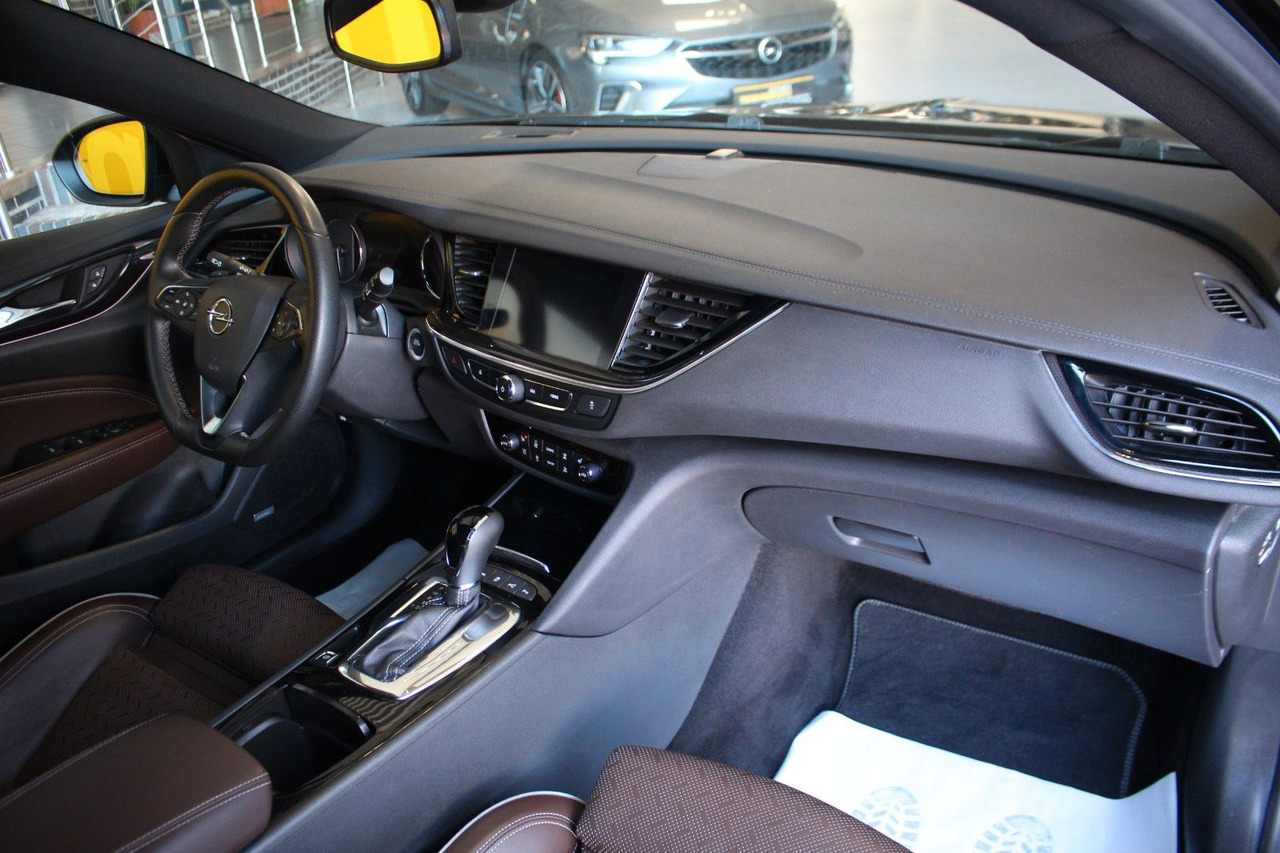 Opel Insignia B Sports Tourer GSi 4x4 Massage Bose - Комби: снимка 4 Opel Insignia B Sports Tourer GSi 4x4 Massage Bose - Комби: снимка 4
