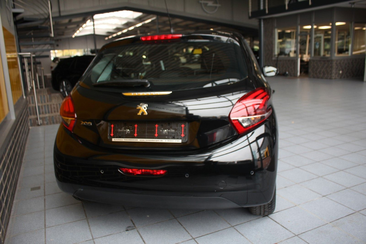Peugeot 208 Active Klima PDC Sitzheizung Bluetooth - Седан: снимка 4 Peugeot 208 Active Klima PDC Sitzheizung Bluetooth - Седан: снимка 4