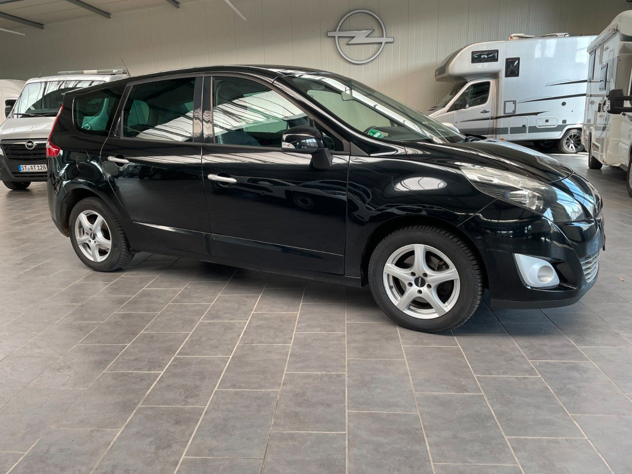 Renault Scenic III Grand BOSE Edition AHK - Пътнически бус: снимка 2 Renault Scenic III Grand BOSE Edition AHK - Пътнически бус: снимка 2