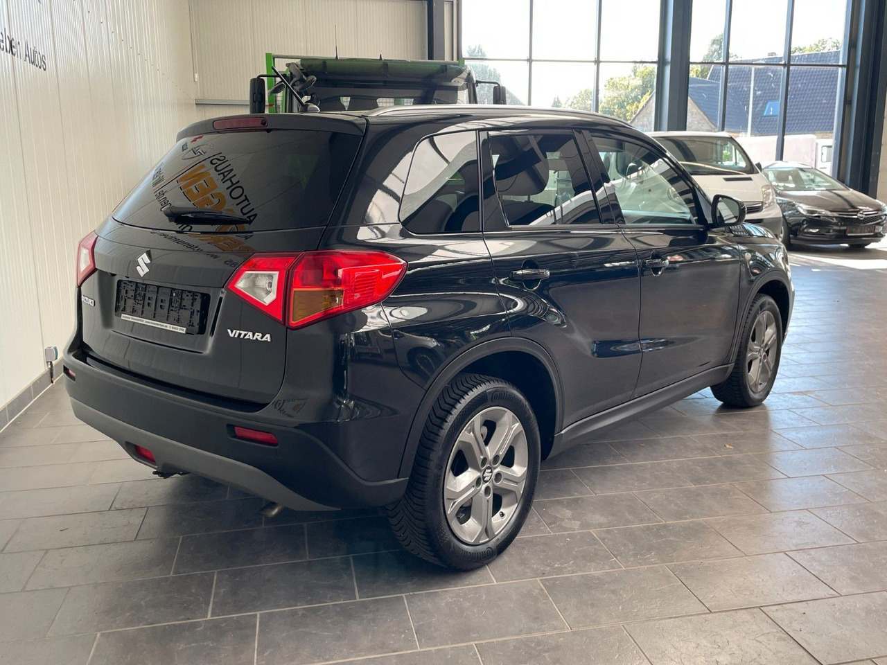 Suzuki Vitara 1.6 Comfort 4x2 AHK Allwetterreifen - Джип: снимка 3 Suzuki Vitara 1.6 Comfort 4x2 AHK Allwetterreifen - Джип: снимка 3