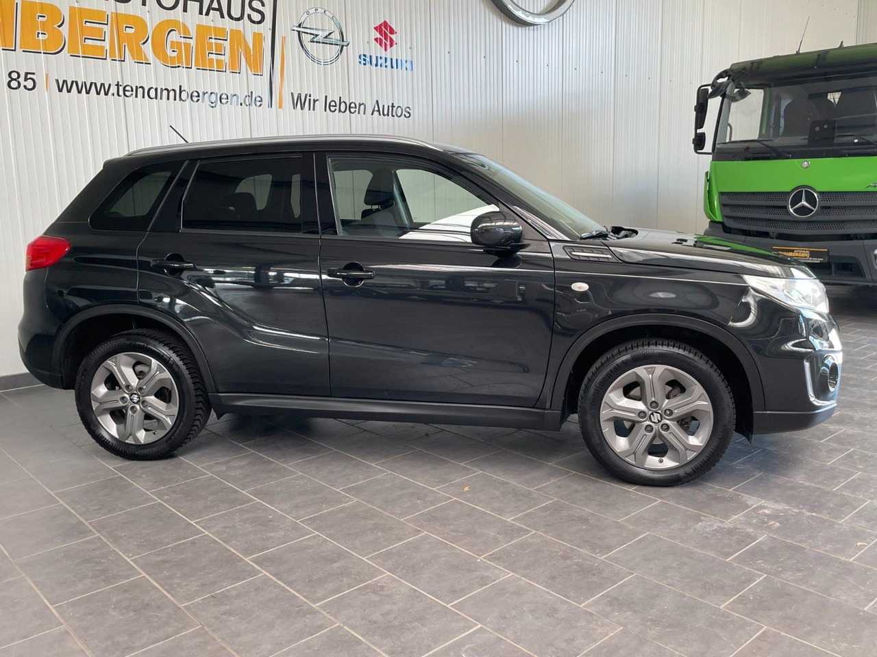 Suzuki Vitara 1.6 Comfort 4x2 AHK Allwetterreifen - Джип: снимка 2 Suzuki Vitara 1.6 Comfort 4x2 AHK Allwetterreifen - Джип: снимка 2