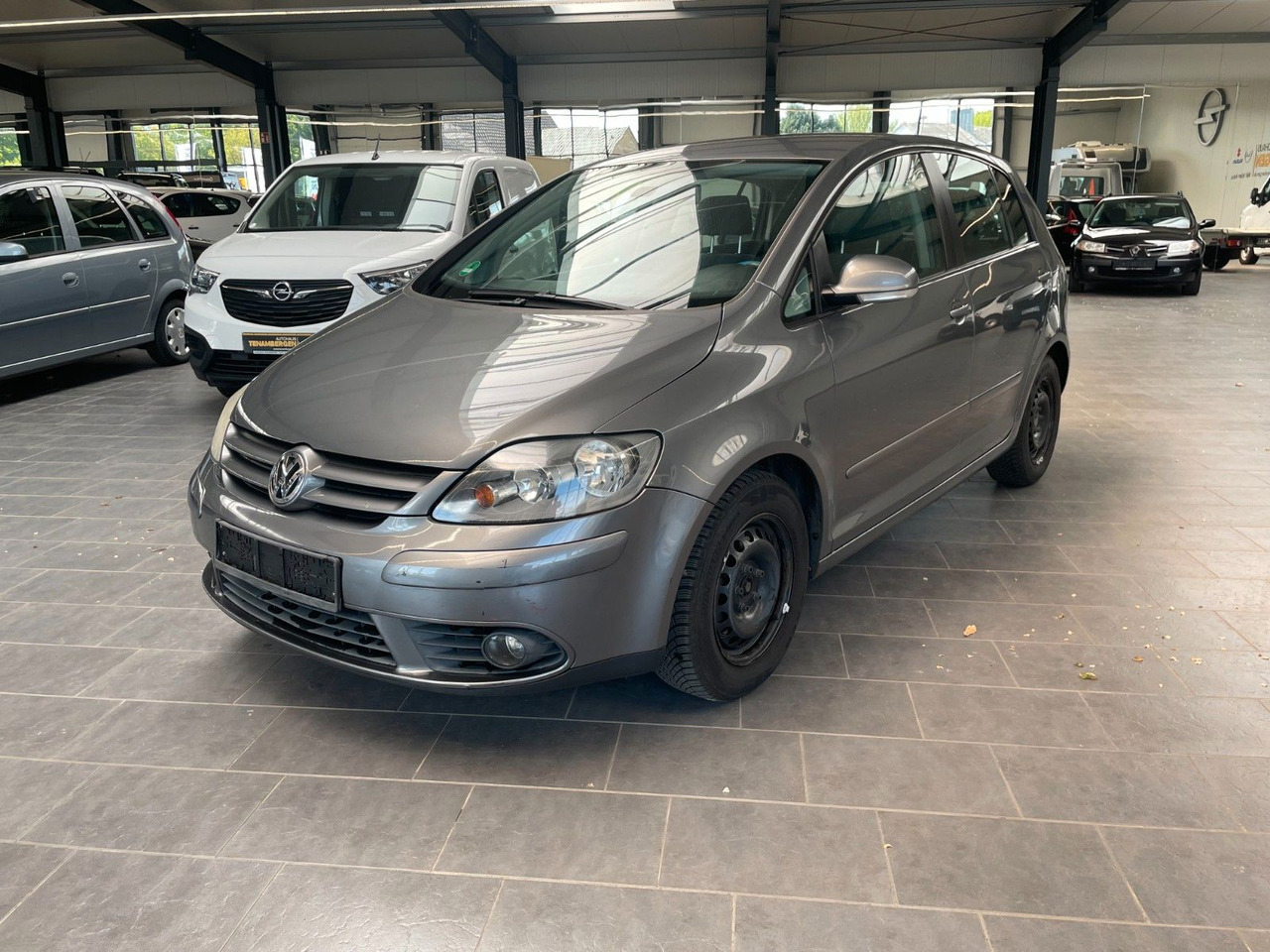 Volkswagen Golf Plus - Пътнически бус: снимка 2 Volkswagen Golf Plus - Пътнически бус: снимка 2