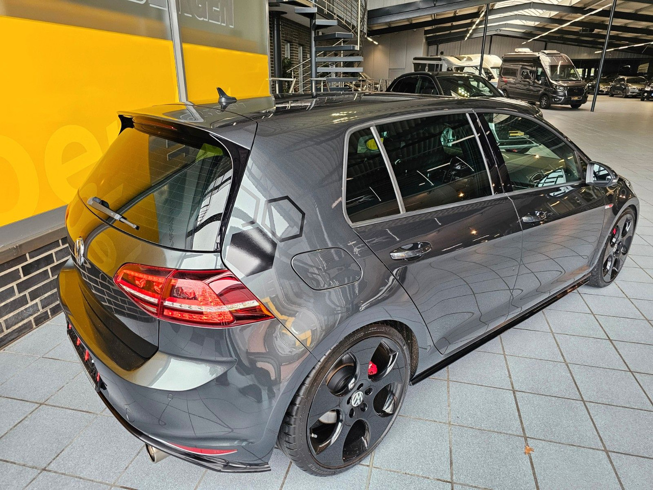 Volkswagen Golf VII Lim. GTI BMT SHZ BiXenon - Седан: снимка 4 Volkswagen Golf VII Lim. GTI BMT SHZ BiXenon - Седан: снимка 4