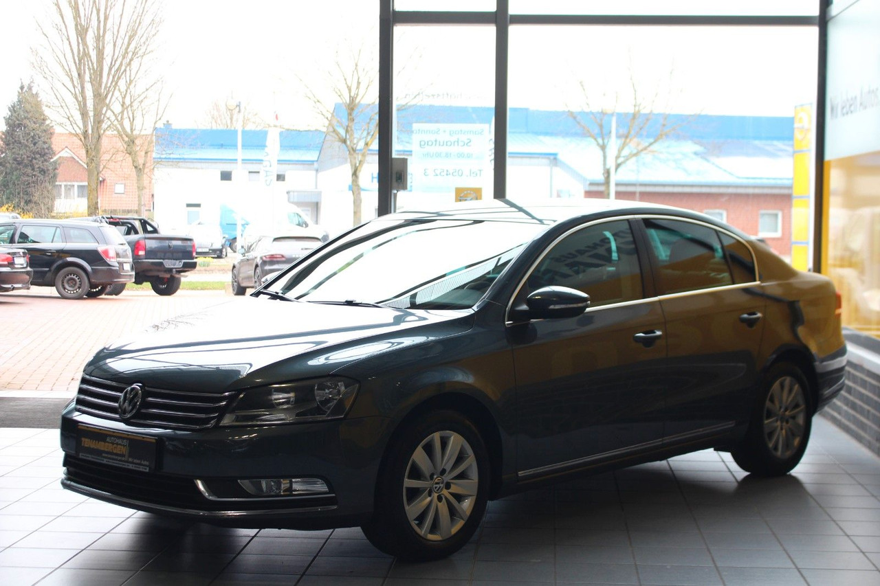 Volkswagen Passat Comfortline BlueMotion Navi PDC - Седан: снимка 4 Volkswagen Passat Comfortline BlueMotion Navi PDC - Седан: снимка 4