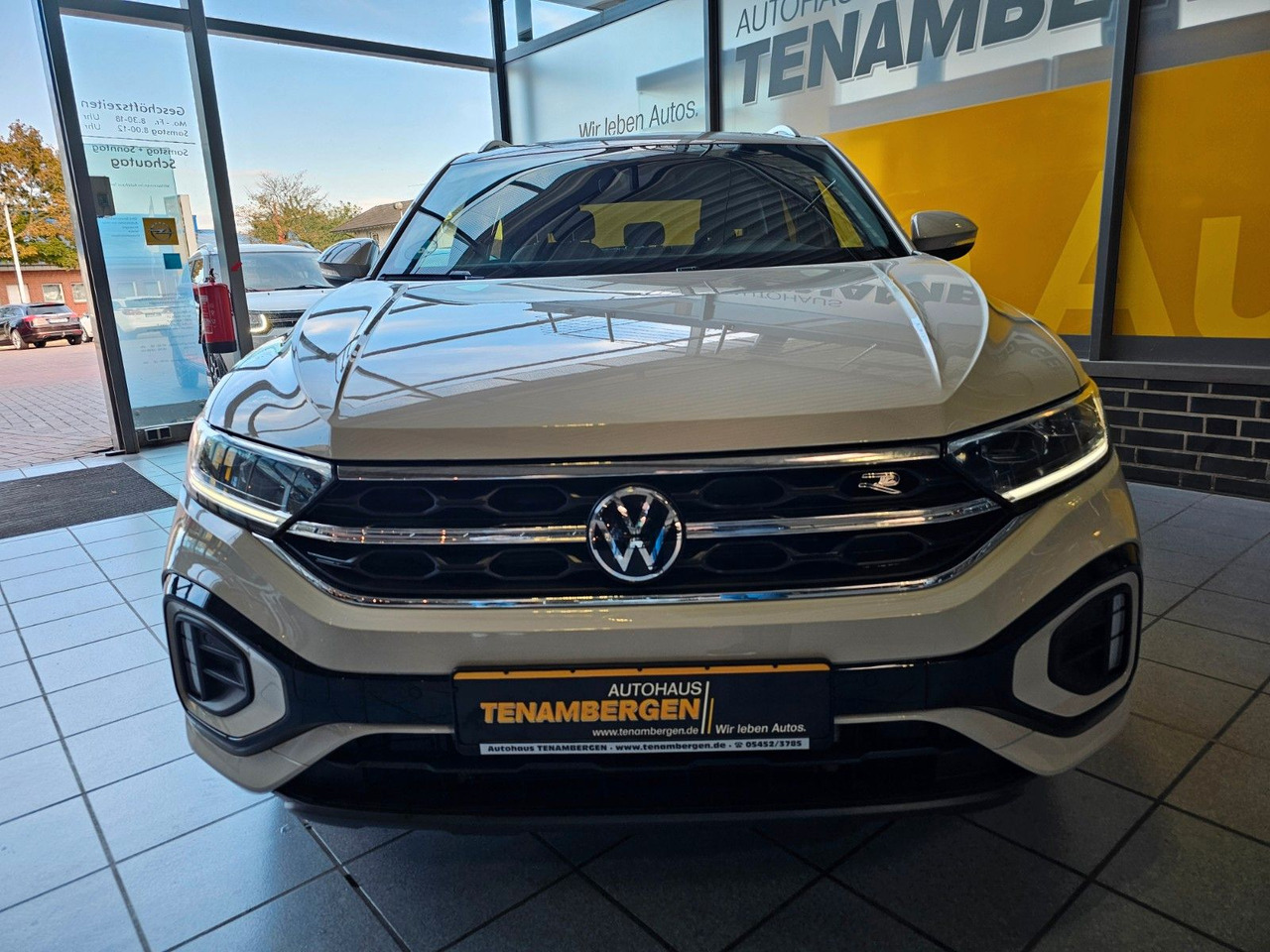Volkswagen T-Roc R-Line eHeckklappe SHZ LED - Джип: снимка 3 Volkswagen T-Roc R-Line eHeckklappe SHZ LED - Джип: снимка 3