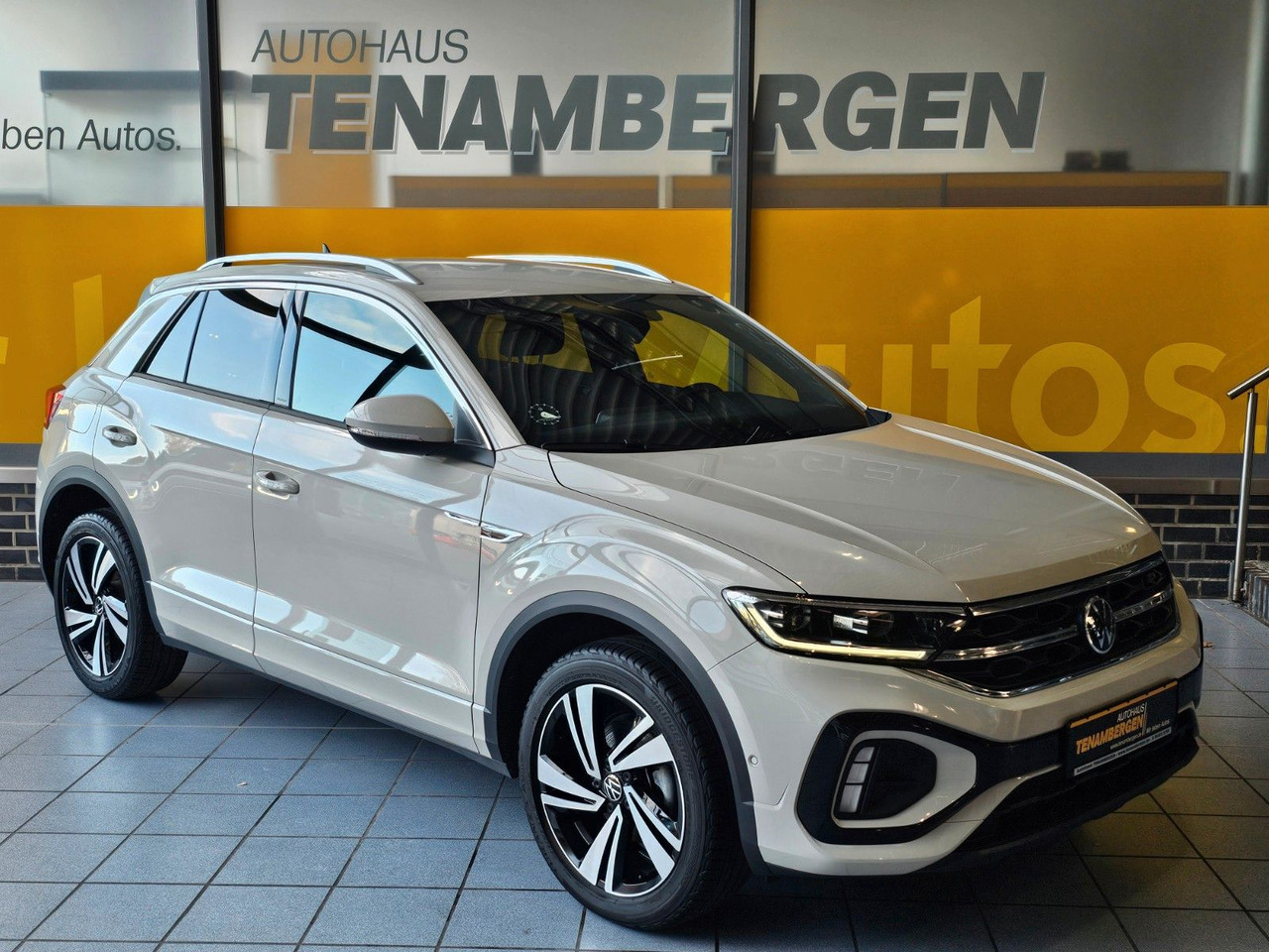Volkswagen T-Roc R-Line eHeckklappe SHZ LED - Джип: снимка 1 Volkswagen T-Roc R-Line eHeckklappe SHZ LED - Джип: снимка 1