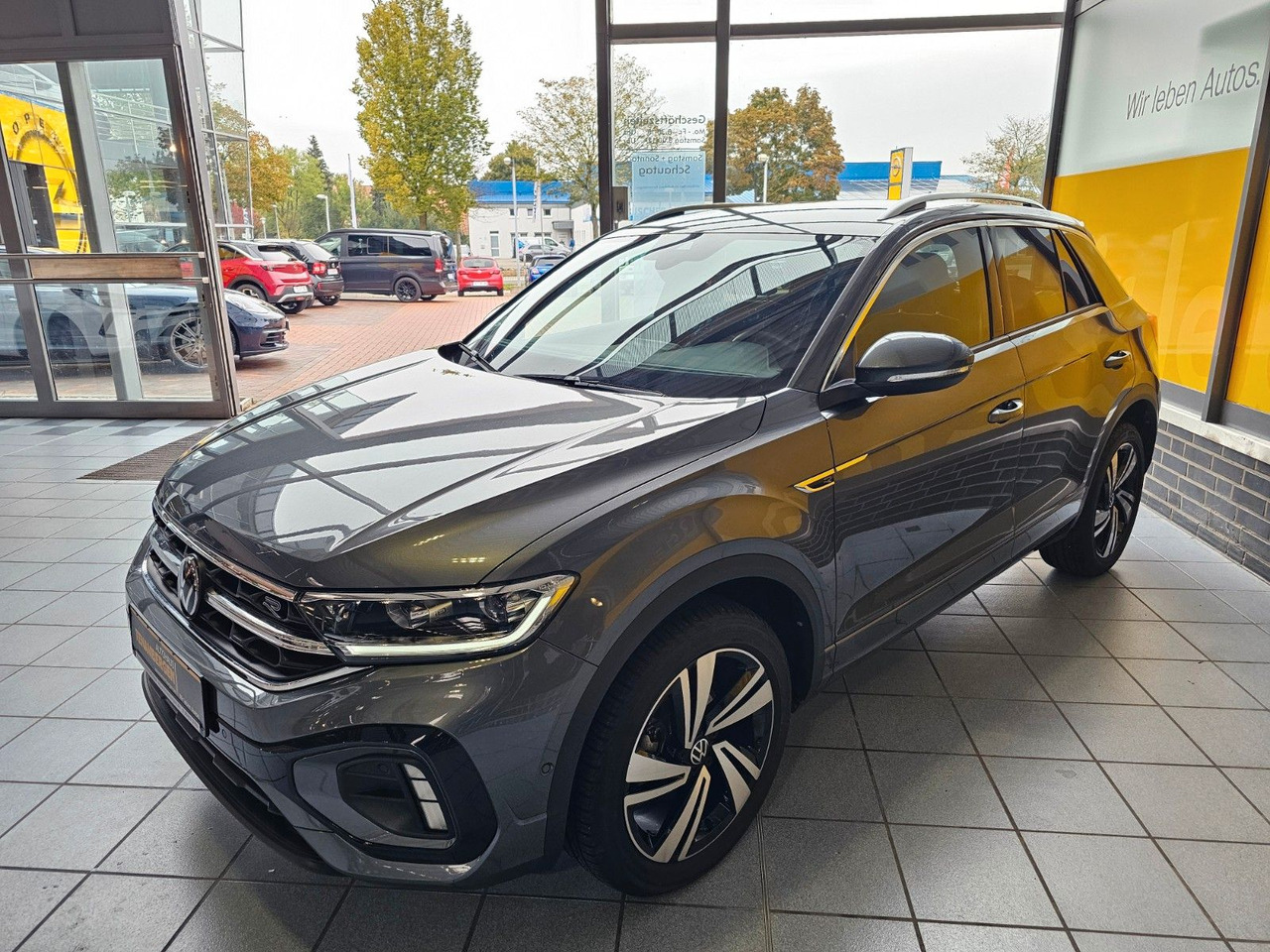 Volkswagen T-Roc R-Line eHeckklappe SHZ LED - Джип: снимка 2 Volkswagen T-Roc R-Line eHeckklappe SHZ LED - Джип: снимка 2