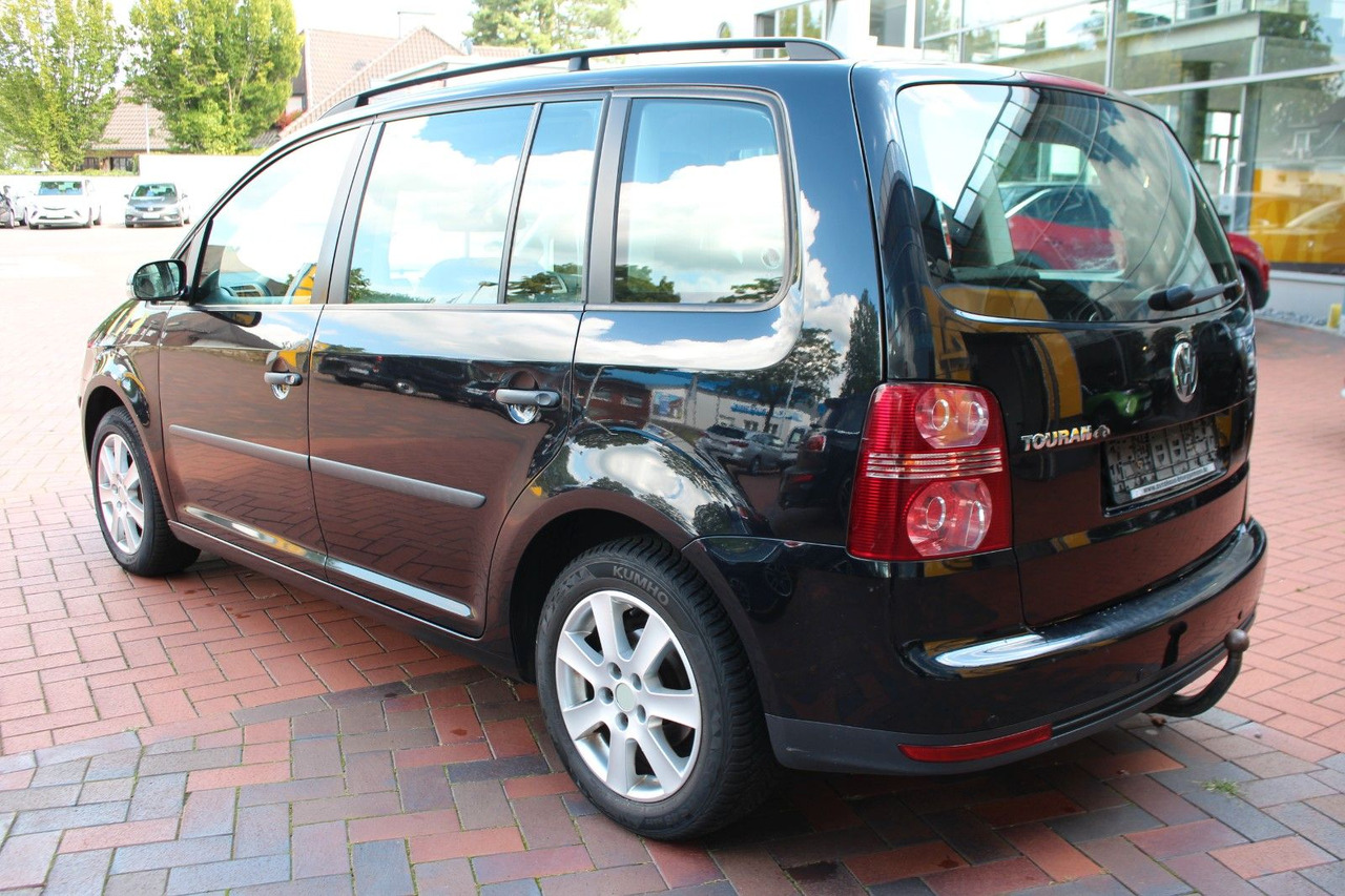 Volkswagen Touran Conceptline AHK 7 Sitze - Пътнически бус: снимка 4 Volkswagen Touran Conceptline AHK 7 Sitze - Пътнически бус: снимка 4