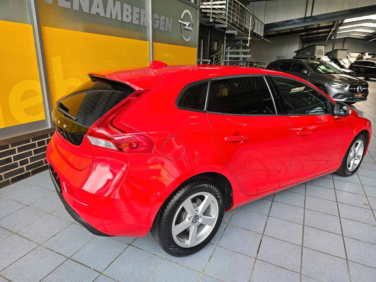 Volvo V40 You! Xenon Sitzheizung Freisprecheinrichtung - Седан: снимка 3 Volvo V40 You! Xenon Sitzheizung Freisprecheinrichtung - Седан: снимка 3