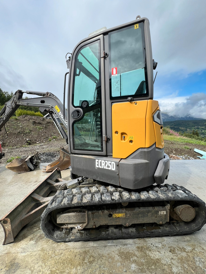 Volvo ECR25D - Багер: снимка 3 Volvo ECR25D - Багер: снимка 3