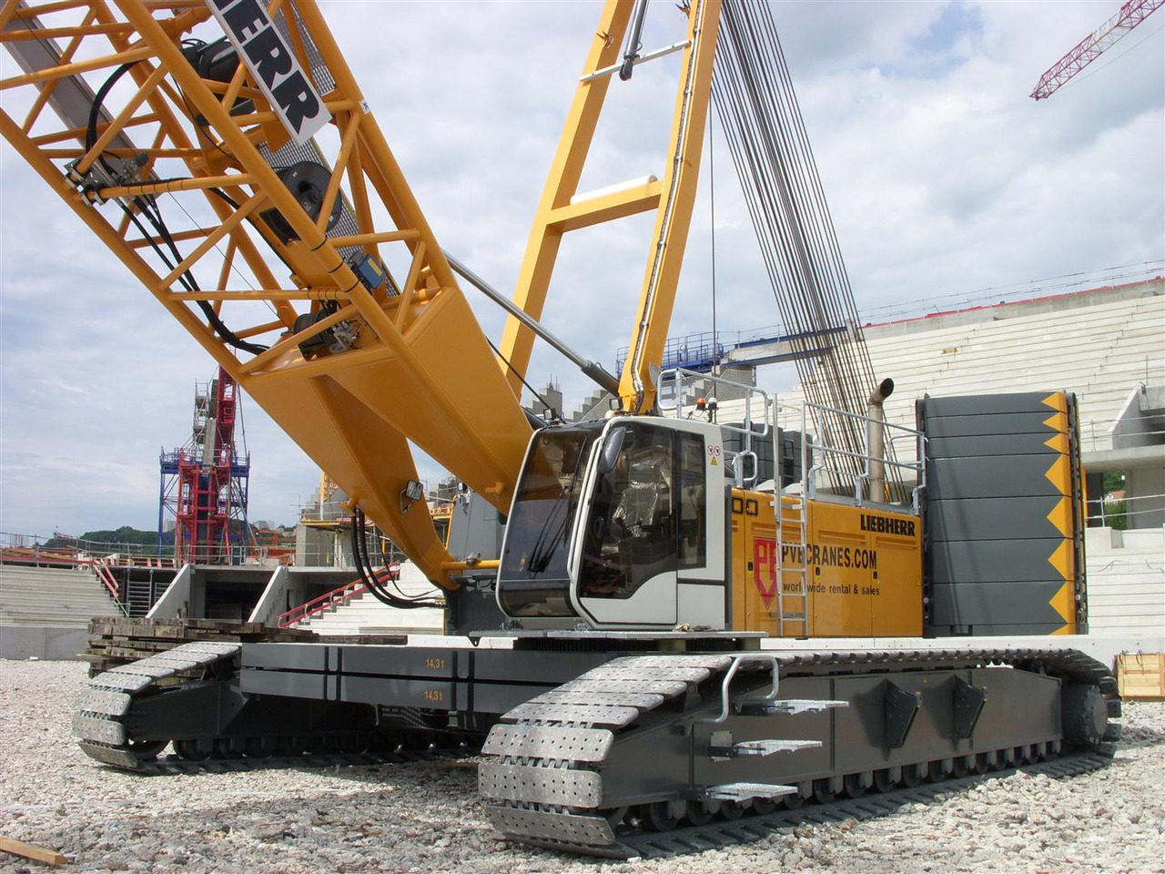 LIEBHERR LR1300 - Верижен кран: снимка 1 LIEBHERR LR1300 - Верижен кран: снимка 1