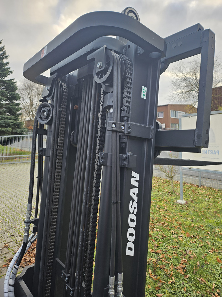 Doosan D30NXS - Дизелов мотокар: снимка 5 Doosan D30NXS - Дизелов мотокар: снимка 5