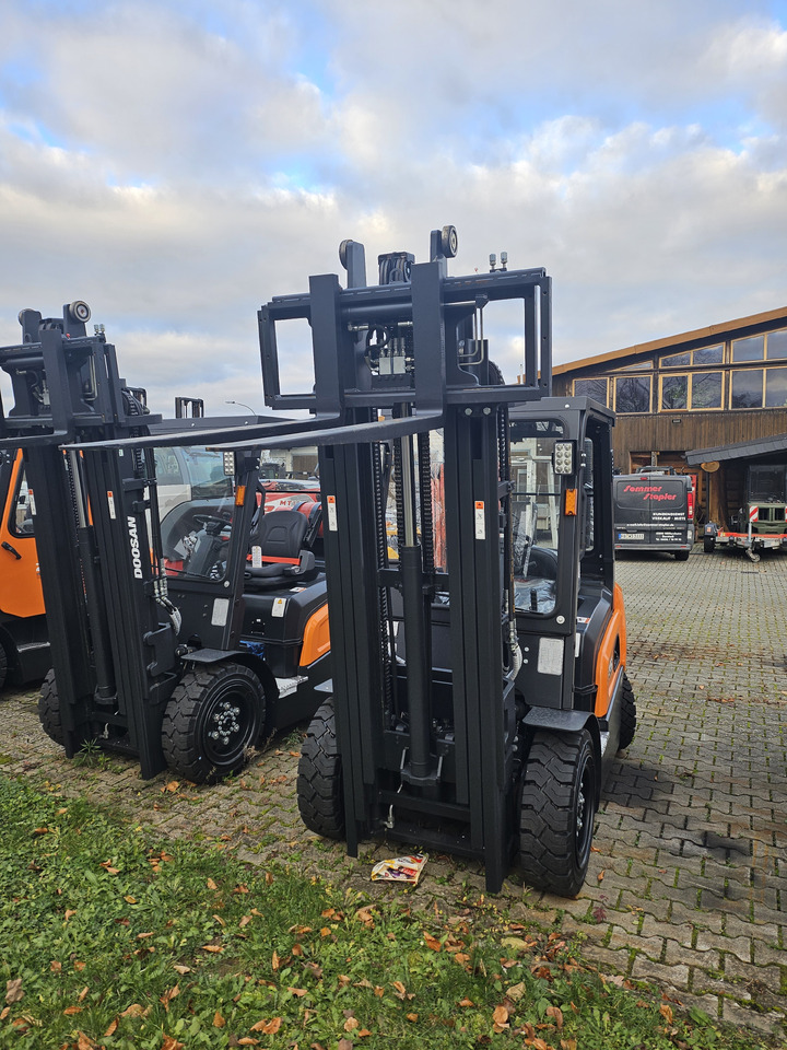 Doosan D30NXS - Дизелов мотокар: снимка 2 Doosan D30NXS - Дизелов мотокар: снимка 2