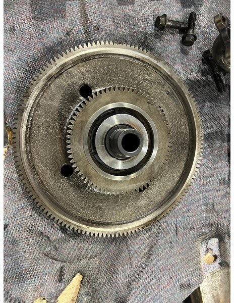 Scania 1905699 - Разпределителен вал: снимка 4 Scania 1905699 - Разпределителен вал: снимка 4