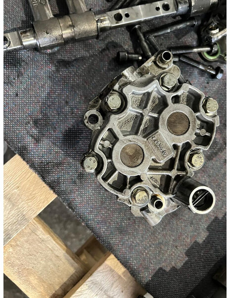 Scania 2092332 - Маслена помпа: снимка 2 Scania 2092332 - Маслена помпа: снимка 2