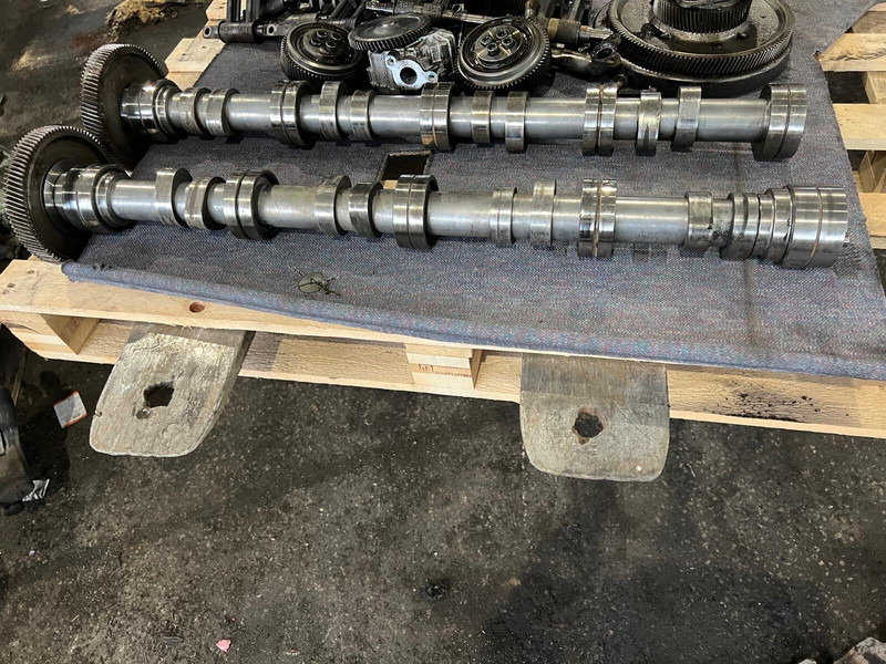 Scania RH - Разпределителен вал: снимка 1 Scania RH - Разпределителен вал: снимка 1