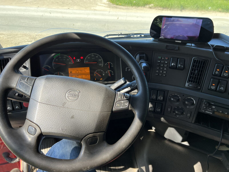 Interior photo 1: Мултилифт с кука камион Volvo FH480