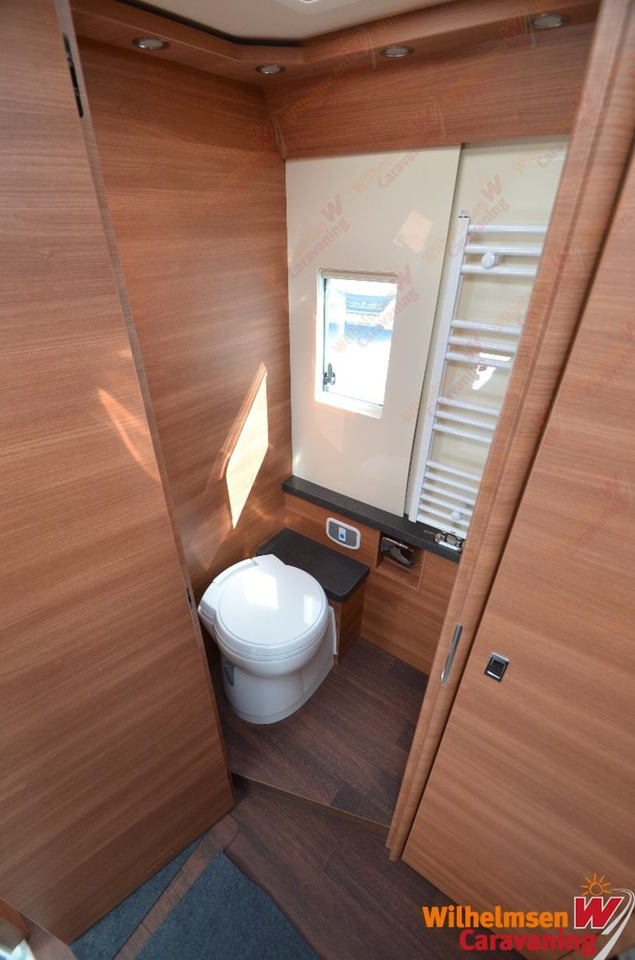 Интегриран кемпер Carthago chic c-line xl I I 6.2 QB *Mercedes 170PS*2xTV: снимка 14