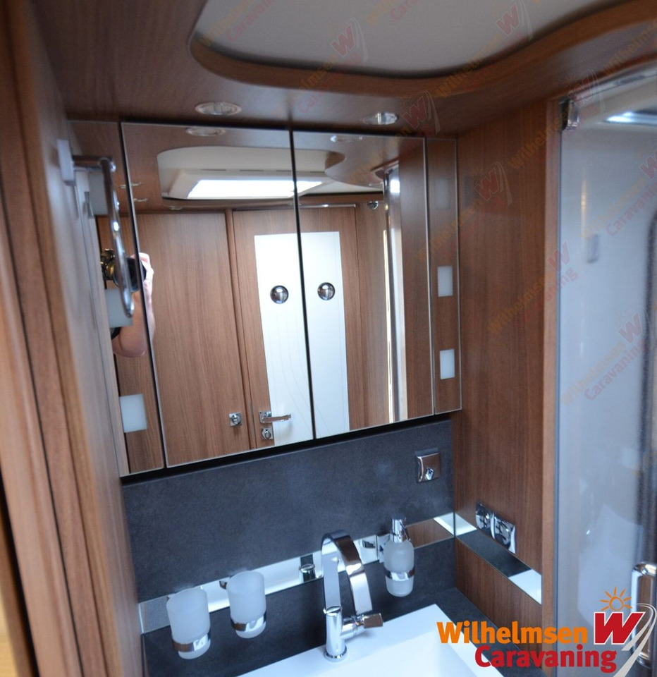 Интегриран кемпер Carthago chic e-line xl I I 61 LE 5. Sitz 56.599  Rabatt: снимка 12