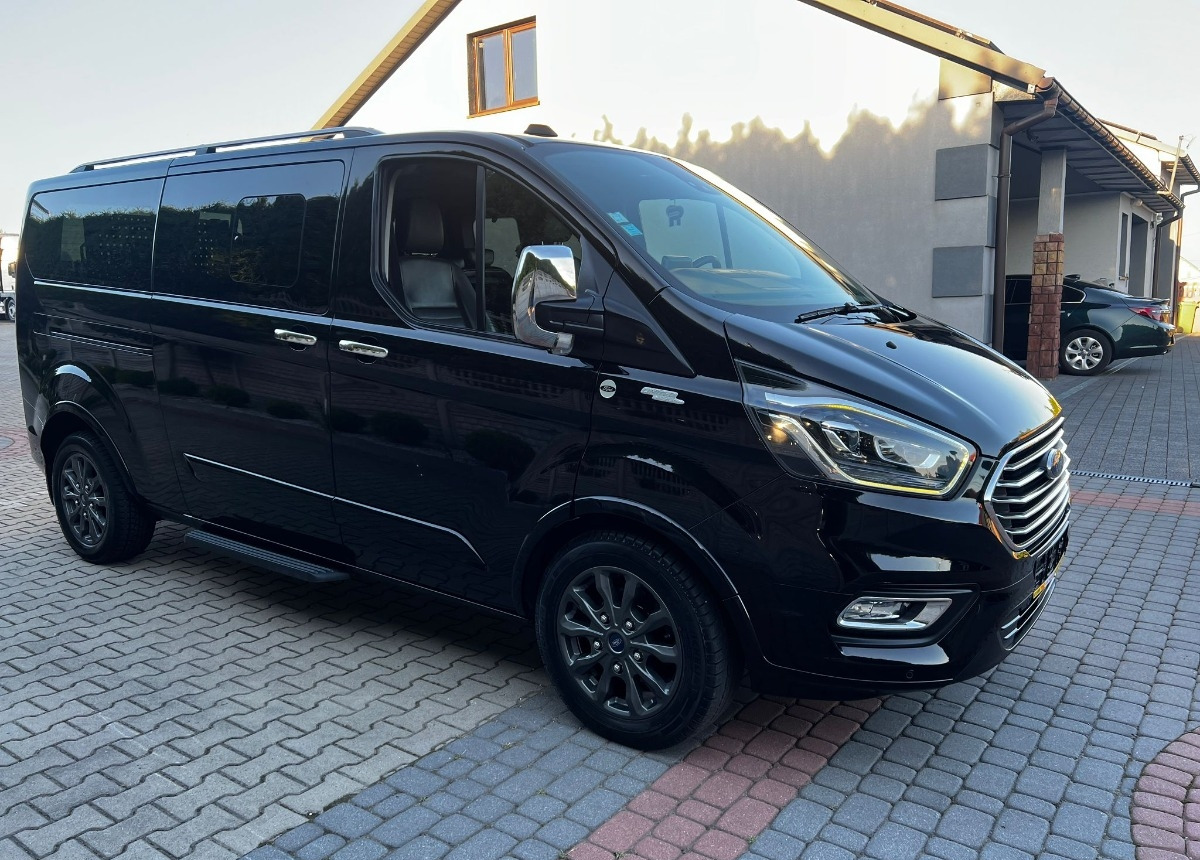 Ford Tourneo Custom Turneo Tytanium X specjalistyczny dla Inwalidów - Микробус, Пътнически бус: снимка 3 Ford Tourneo Custom Turneo Tytanium X specjalistyczny dla Inwalidów - Микробус, Пътнически бус: снимка 3