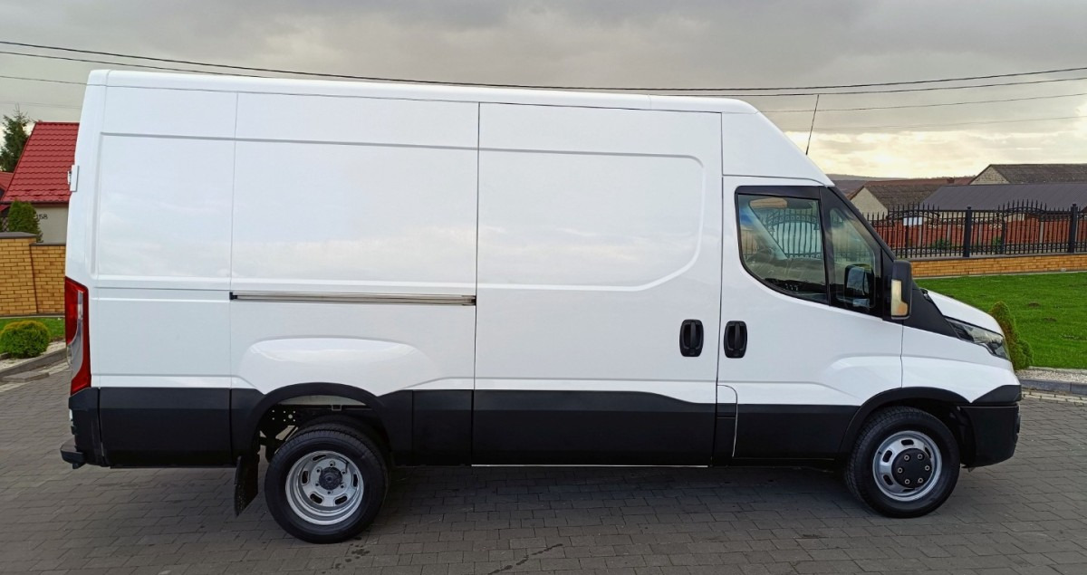Товарен бус Iveco Daily 35C13 Blaszak L3H2 na bliźniakach VAT 23: снимка 11