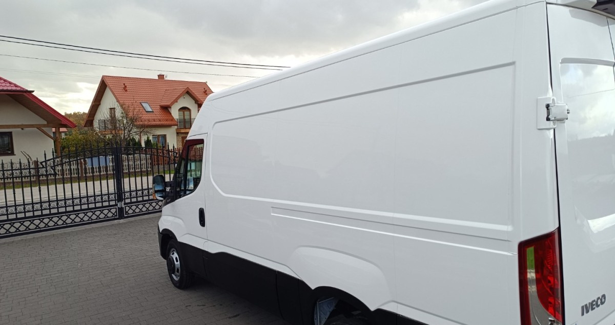 Товарен бус Iveco Daily 35C13 Blaszak L3H2 na bliźniakach VAT 23: снимка 7