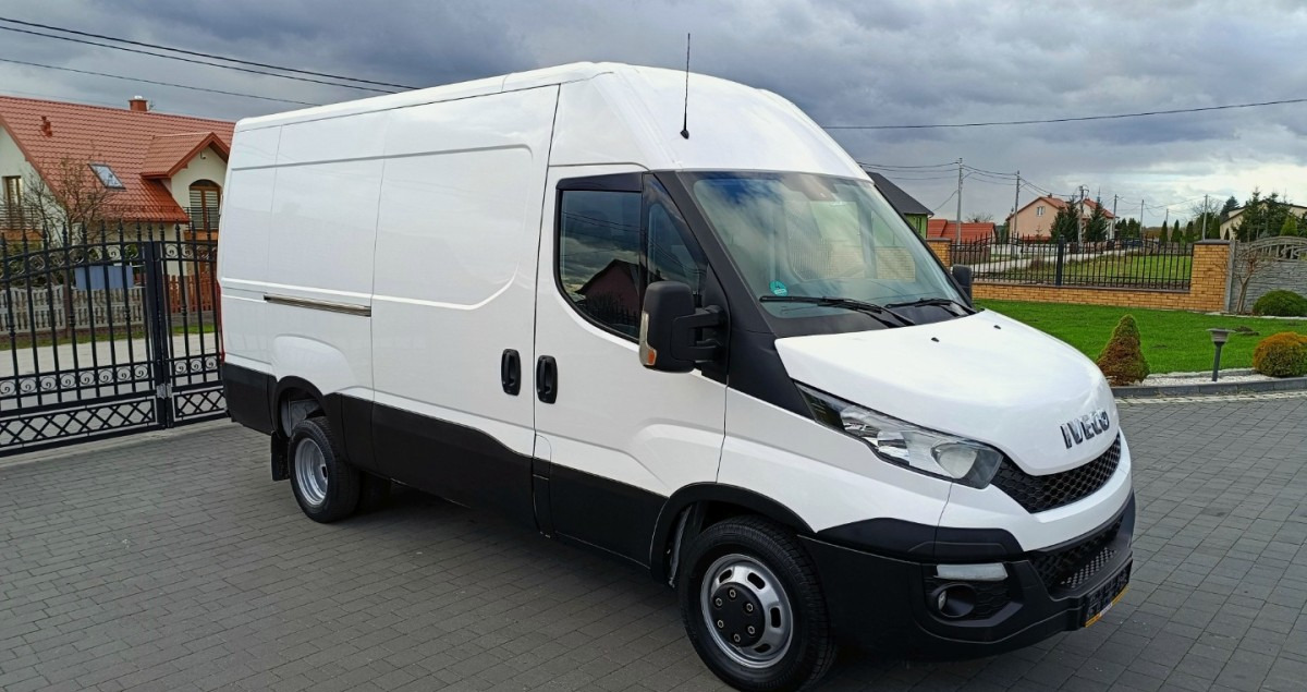 Товарен бус Iveco Daily 35C13 Blaszak L3H2 na bliźniakach VAT 23: снимка 9