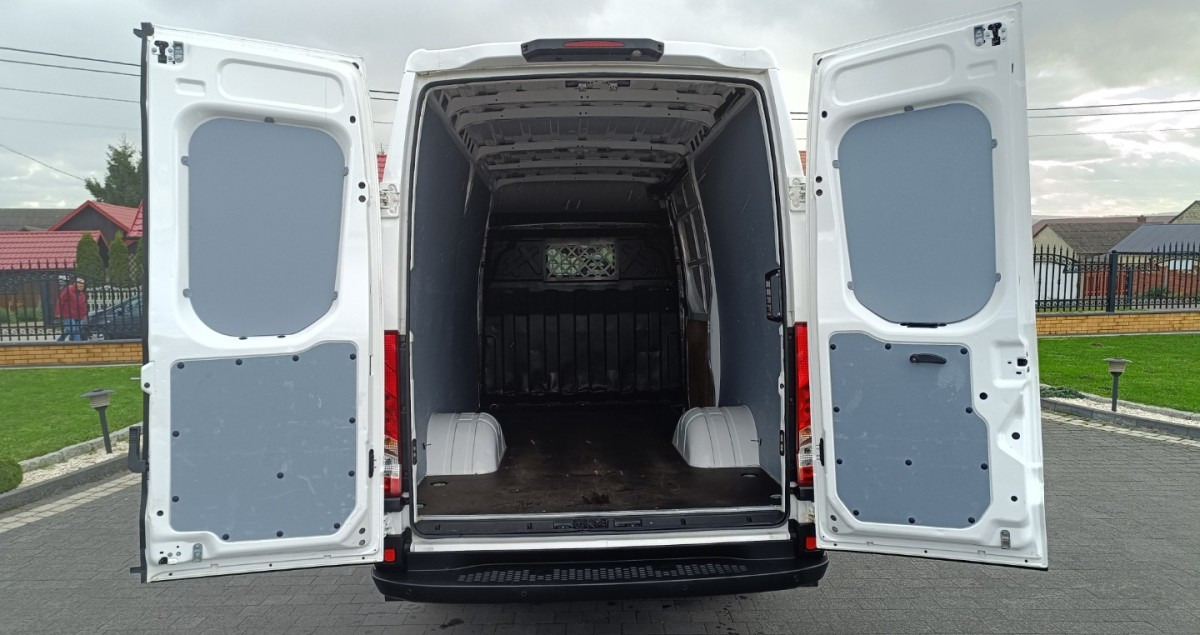 Товарен бус Iveco Daily 35C13 Blaszak L3H2 na bliźniakach VAT 23: снимка 16