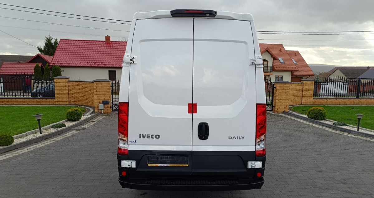 Товарен бус Iveco Daily 35C13 Blaszak L3H2 na bliźniakach VAT 23: снимка 13