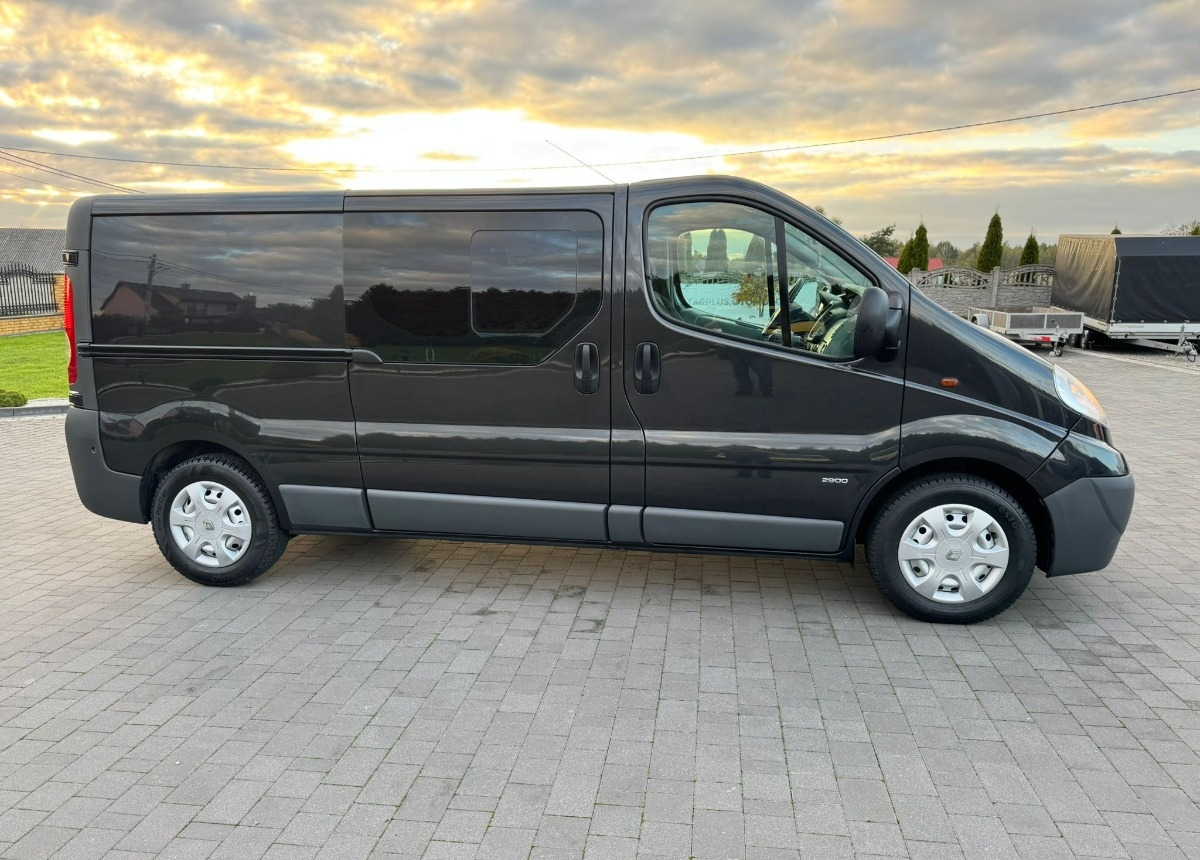 Opel Vivaro Doka Long 2.5 150 ps. L2 H1 - Бус с двойна кабина: снимка 3 Opel Vivaro Doka Long 2.5 150 ps. L2 H1 - Бус с двойна кабина: снимка 3