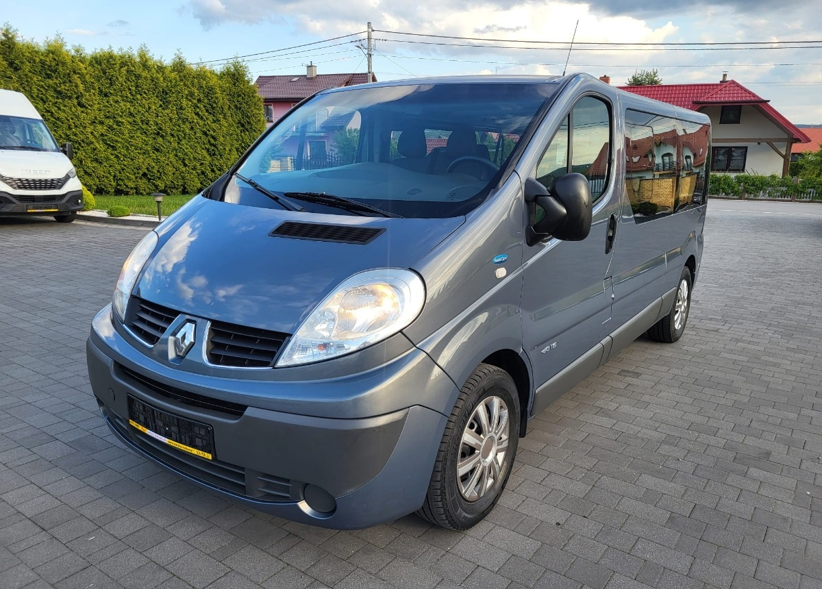Renault Trafic 9 -osobowy Salon Polska I właściciel Bezwypadkowy Lakier - Микробус, Пътнически бус: снимка 5 Renault Trafic 9 -osobowy Salon Polska I właściciel Bezwypadkowy Lakier - Микробус, Пътнически бус: снимка 5