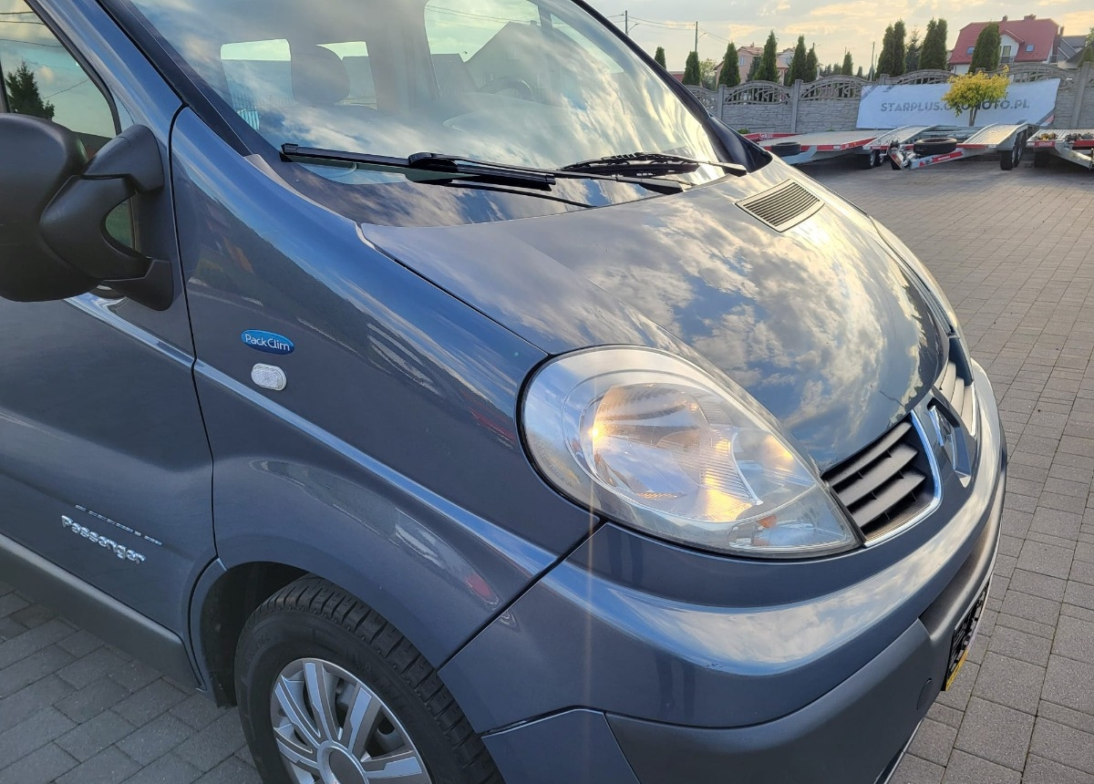 Renault Trafic 9 -osobowy Salon Polska I właściciel Bezwypadkowy Lakier - Микробус, Пътнически бус: снимка 2 Renault Trafic 9 -osobowy Salon Polska I właściciel Bezwypadkowy Lakier - Микробус, Пътнически бус: снимка 2